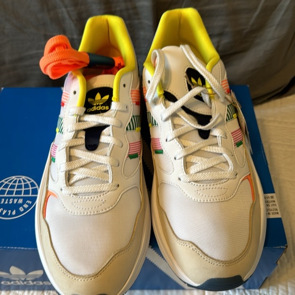 ADIDAS retro multi colored shoes - Picture 6 of 6